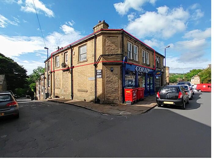 2 Bedroom Apartment To Rent In Flat, Fountain Street, BD13