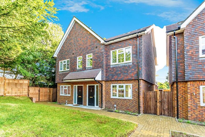 4 Bedroom Semi-Detached House For Sale In Purley Downs Road, South Croydon, CR2