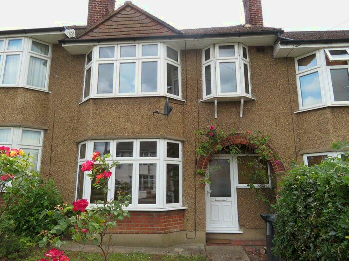3 Bedroom House To Rent In Buckhurst Hill, IG9