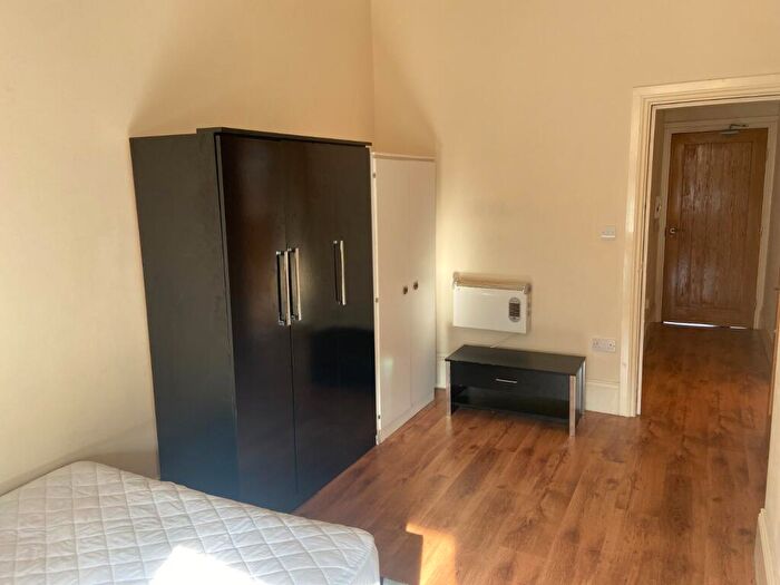 1 Bedroom Apartment To Rent In Windsor Chambers, - John William Street, Huddersfield, HD1