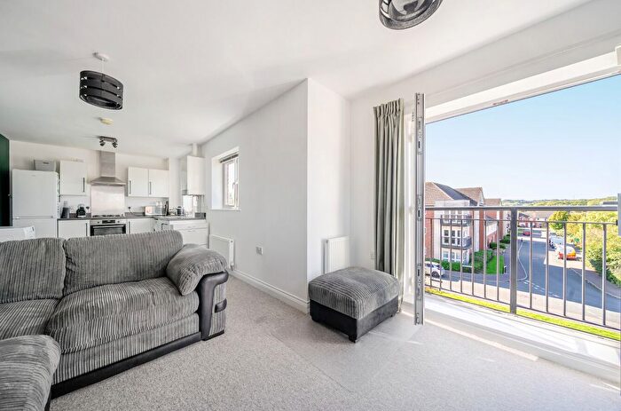 1 Bedroom Flat For Sale In Dale Square, Havant, Hampshire, PO9