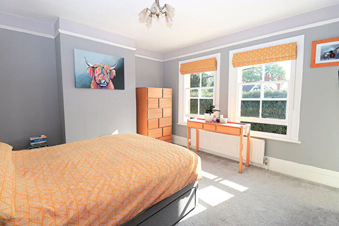 3 Bedroom Semi-Detached House For Sale In Elmsleigh Road, Farnborough, GU14