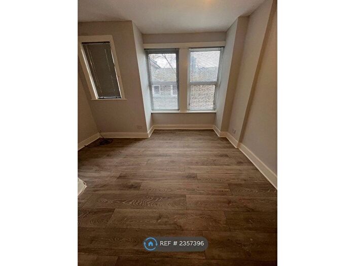 Studio To Rent In Truro Road, London, N22