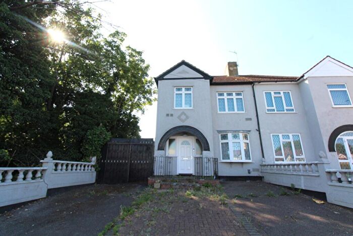 3 Bedroom Semi-Detached House To Rent In Eastern Avenue East, RM1