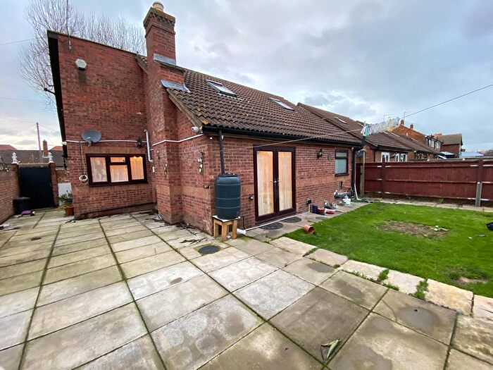 5 Bedroom Semi Detached House To Rent In Victoria Close, Hayes, UB3