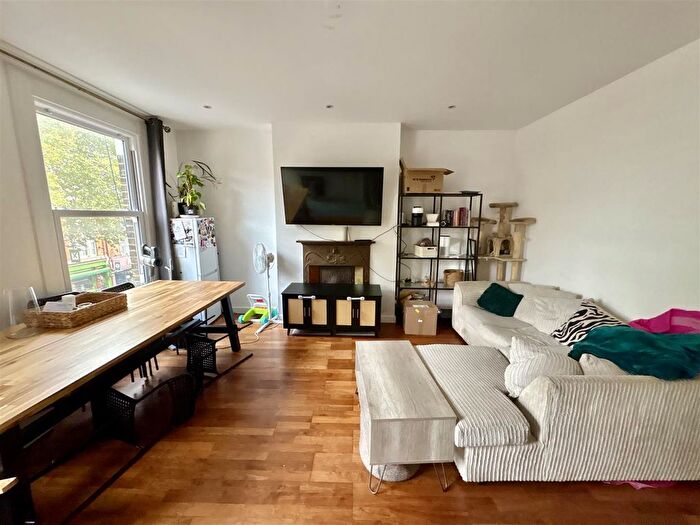 3 Bedroom Flat To Rent In Chiswick High Street, London, W4