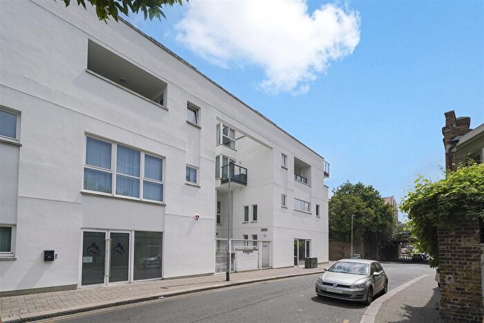 3 Bedroom Flat For Sale In Point Pleasant, Putney, SW18
