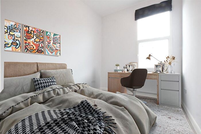 2 Bedroom Flat To Rent In Horn Lane, Acton, W3