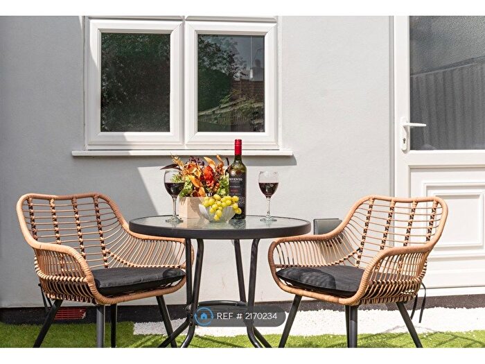 1 Bedroom Flat To Rent In The Annex, Staines-Upon-Thames, TW19