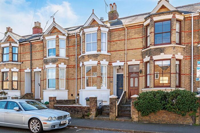 3 Bedroom Terraced House For Sale In West Hill Road, Cowes, PO31
