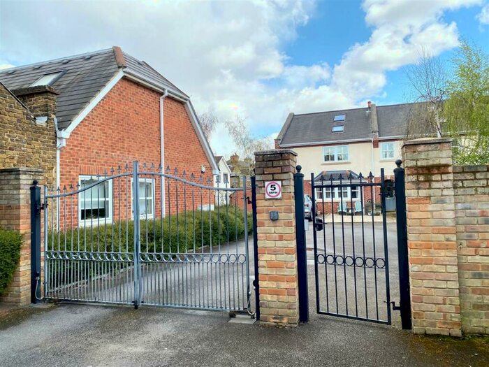 1 Bedroom Flat To Rent In Hidden Close, West Molesey, KT8