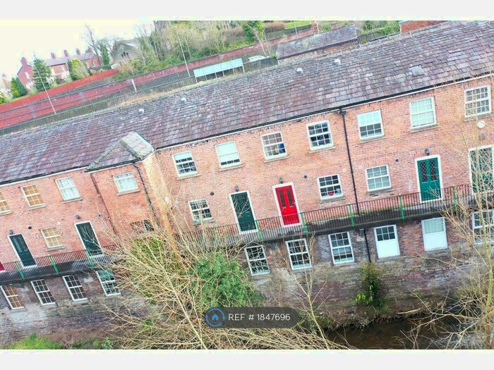 2 Bedroom Flat To Rent In Brook Street, Macclessfield, SK11