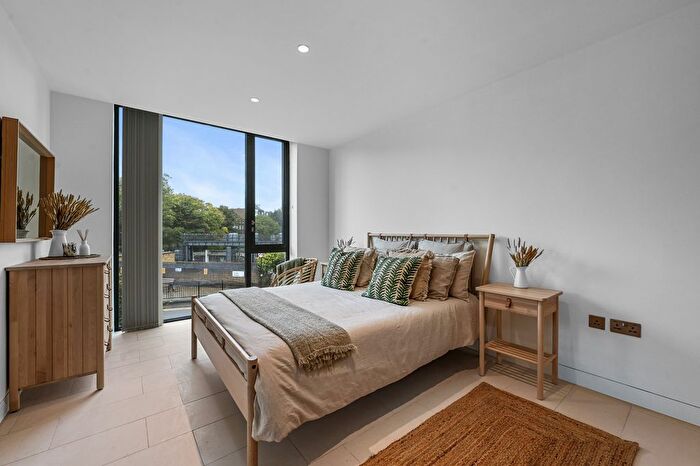 3 Bedroom Flat To Rent In Oval Road, London, NW1