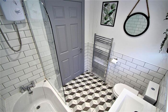 4 Bedroom Semi-Detached House To Rent In Kirkstall Hill, Burley, Leeds, LS4
