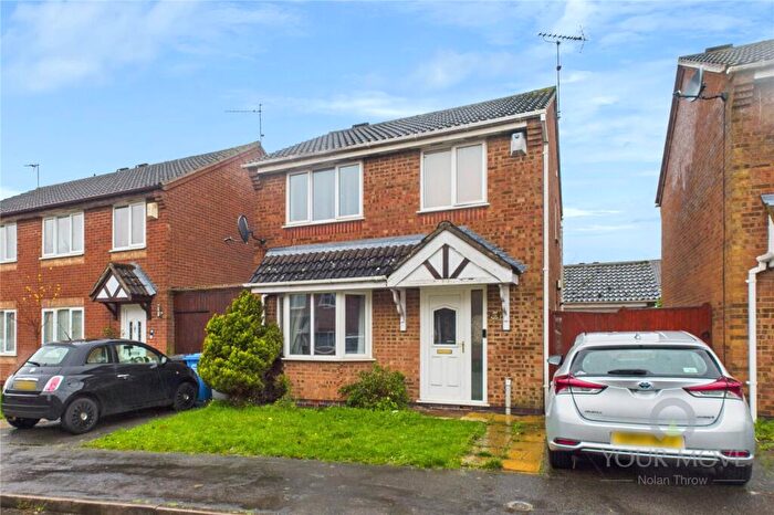 3 Bedroom Detached House For Sale In Swinburne Close, Kettering, Northamptonshire, NN16