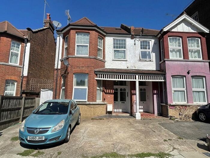 1 Bedroom Flat To Rent In Dollis Park, Finchley Central, N3