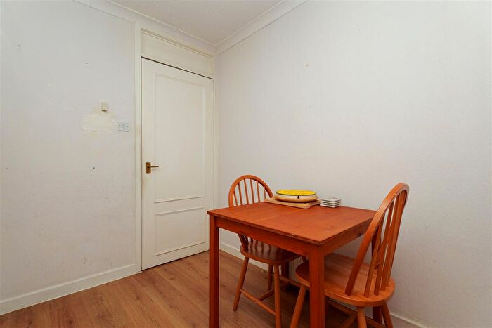 2 Bedroom Flat For Sale In Kirkinner Road, Mount Vernon, Glasgow, G32