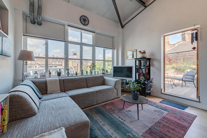 2 Bedroom Flat For Sale In Birchfield Street, Poplar, E14