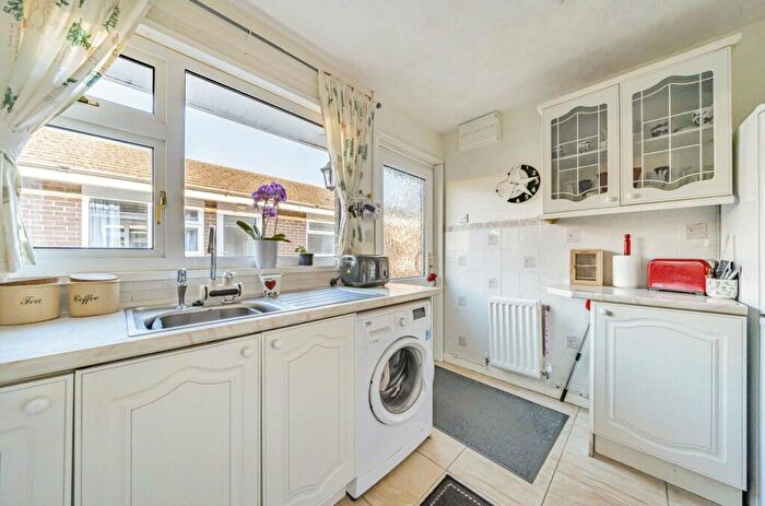 2 Bedroom Bungalow For Sale In Glandwr Park, Builth Wells, Powys, LD2