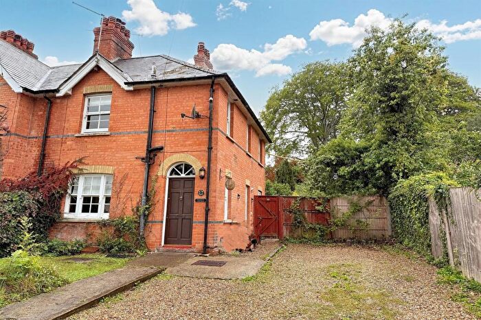 3 Bedroom Semi-Detached House For Sale In Bryanston, DT11