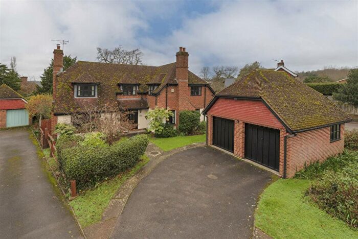 5 Bedroom Detached House For Sale In Borton Close, Yalding, Maidstone, ME18