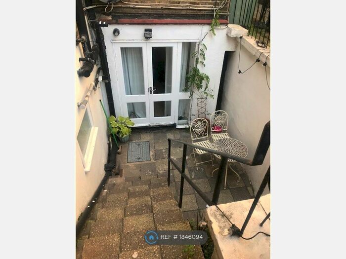 Studio To Rent In Battersea Rise, London, SW11