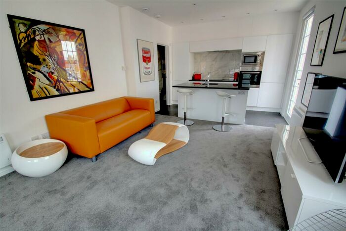 1 Bedroom Apartment To Rent In Chertsey, Surrey, KT16