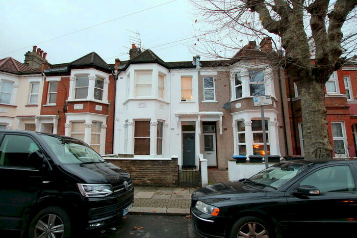 3 Bedroom Flat To Rent In Balmoral Road, Willesden, London, NW2