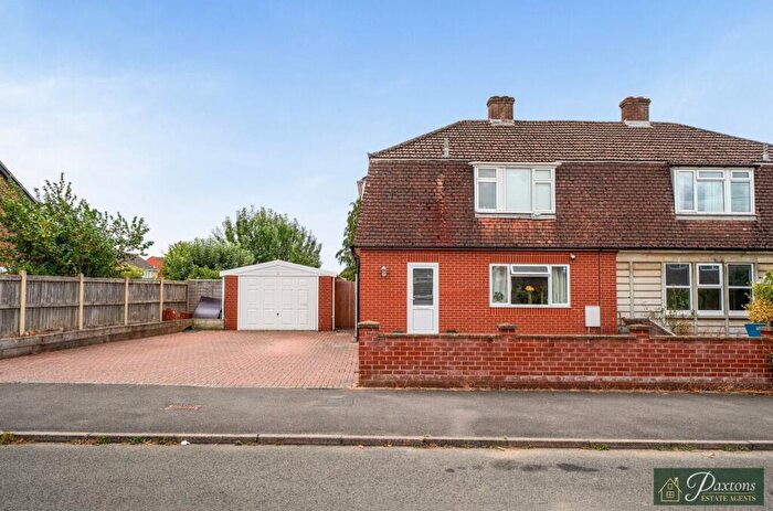 3 Bedroom Semi Detached House For Sale In Waverley Gardens, Melksham, SN12