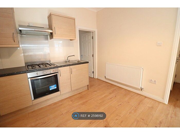 2 Bedroom Flat To Rent In Ashgrove Road, Ilford, IG3