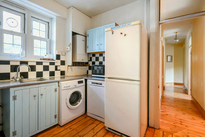 4 Bedroom Flat To Rent In Petergate, SW11