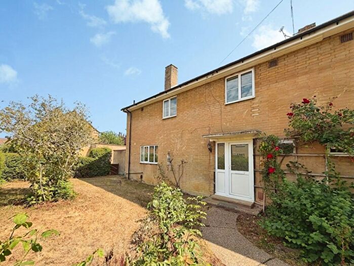 4 Bedroom Semi-Detached House To Rent In Whitethorn, Welwyn Garden City, AL7