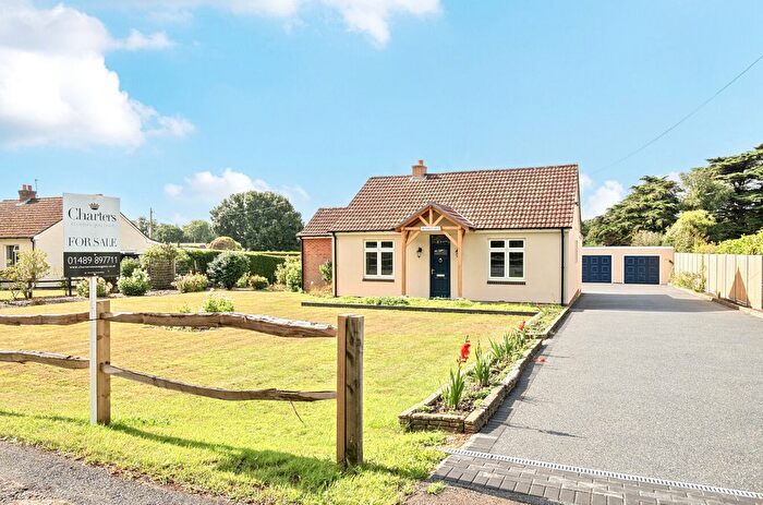 3 Bedroom Bungalow For Sale In Southwick Road, North Boarhunt, Fareham, Hampshire, PO17
