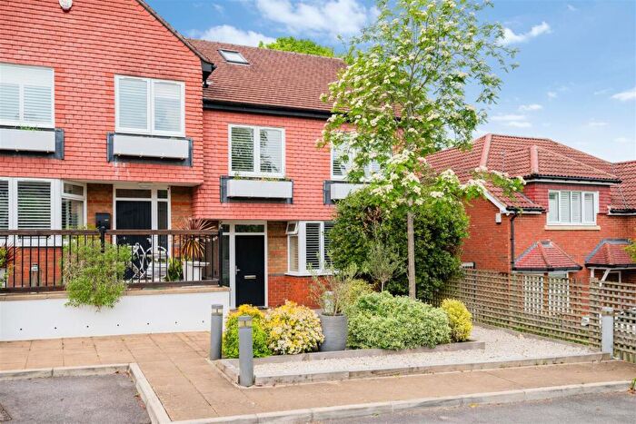 4 Bedroom Semi-Detached House For Sale In Lawrences Close, Coulsdon, CR5