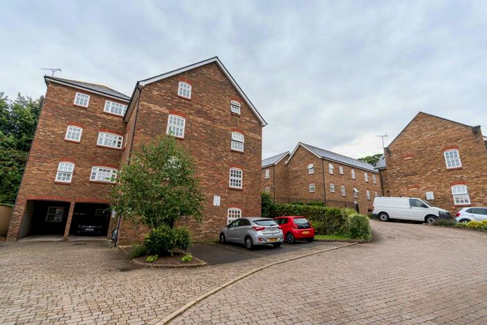 2 Bedroom Apartment To Rent In Davy Court, Rochester, Kent, ME1