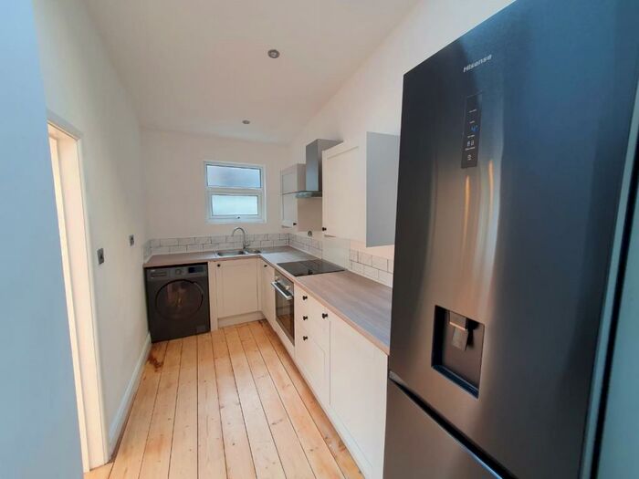 1 Bedroom Terraced House To Rent In King Street, Penarth, CF64