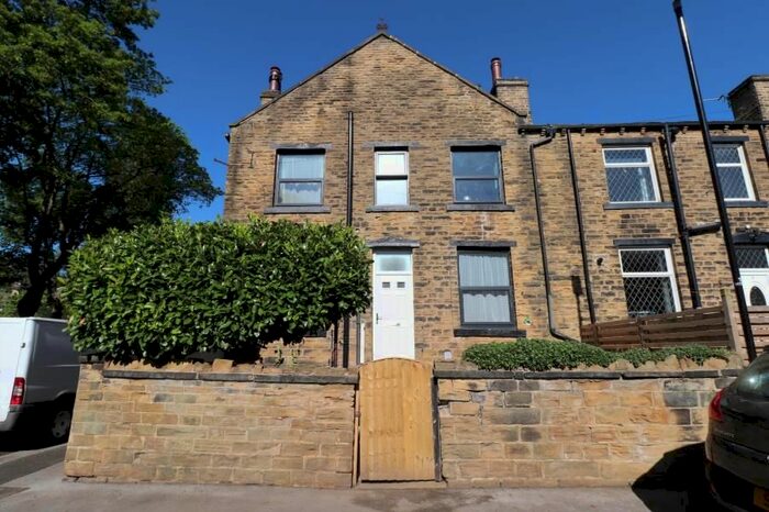 2 Bedroom End Of Terrace House To Rent In Hutton Terrace, Pudsey, LS28