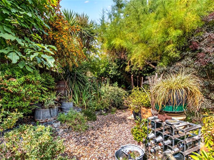 2 Bedroom Apartment For Sale In White Hart Lane, London, N22