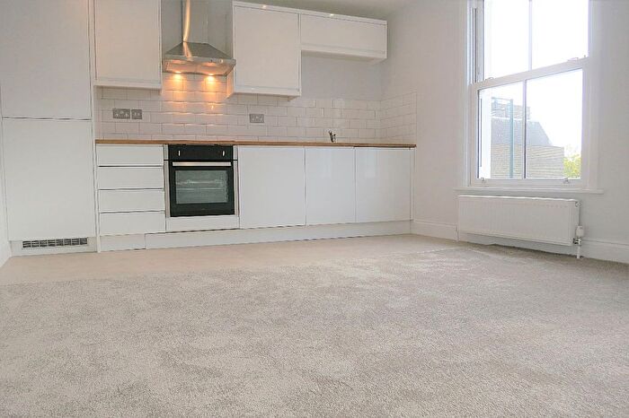 1 Bedroom Flat To Rent In Broad Street, Teddington, TW11