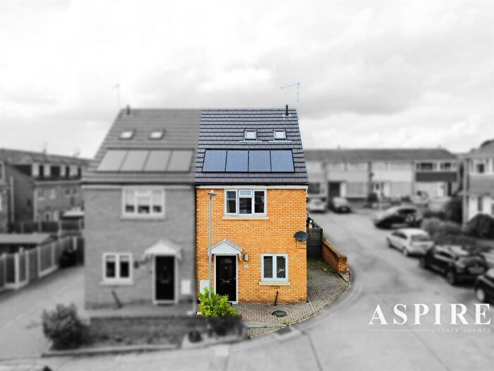 3 Bedroom Semi-Detached House For Sale In Saffory Close, Leigh-On-Sea, SS9