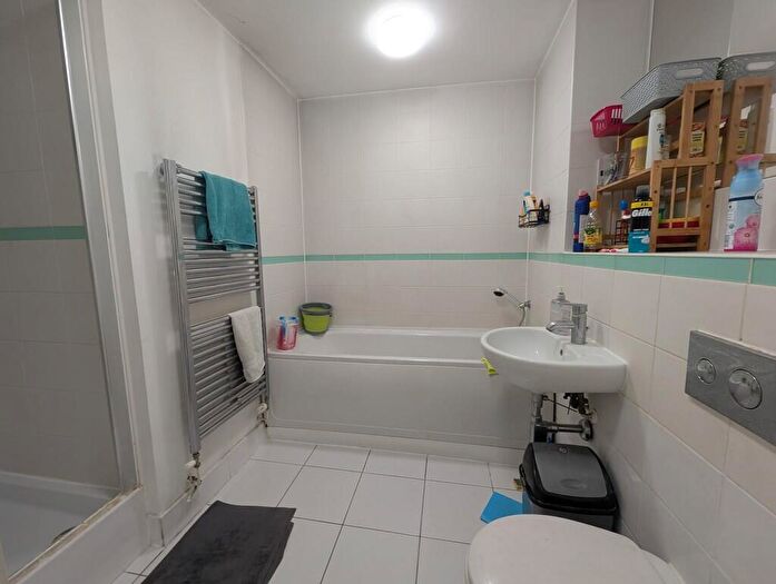 1 Bedroom Flat For Sale In Parham Drive, Ilford, IG2