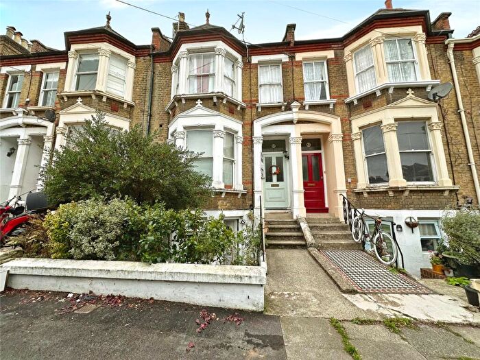 3 Bedroom Flat For Sale In Waller Road, London, SE14