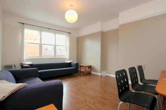 3 Bedroom Flat To Rent In Worcester Road, Sutton, London, SM2