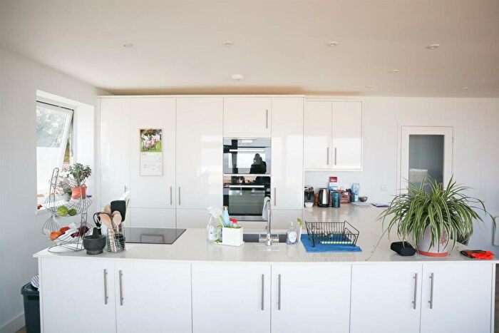 3 Bedroom Apartment To Rent In Wellington Terrace, Clevedon, BS21