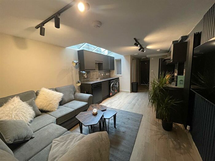 6 Bedroom Terraced House To Rent In Hubert Road, Birmingham, B29