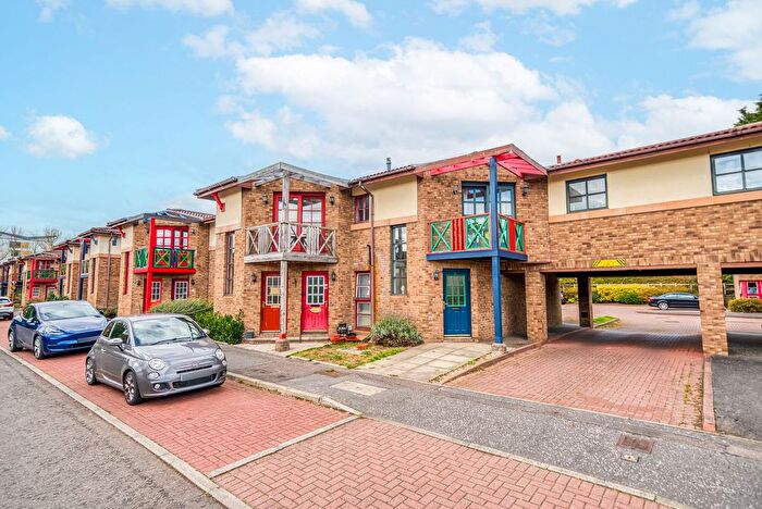 2 Bedroom Flat For Sale In East Werberside, Edinburgh, EH4