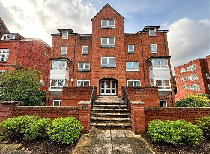 2 Bedroom Apartment For Sale In Osborne Road, Windsor, Berkshire, SL4