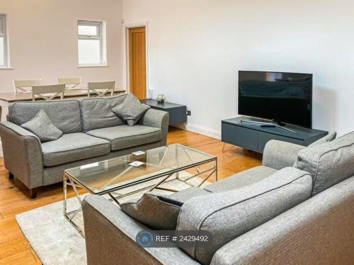 2 Bedroom Bungalow To Rent In Beacon Mews, Weybridge, KT13