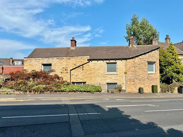 3 Bedroom Link Detached House For Sale In Wheathouse Road, Huddersfield, HD2