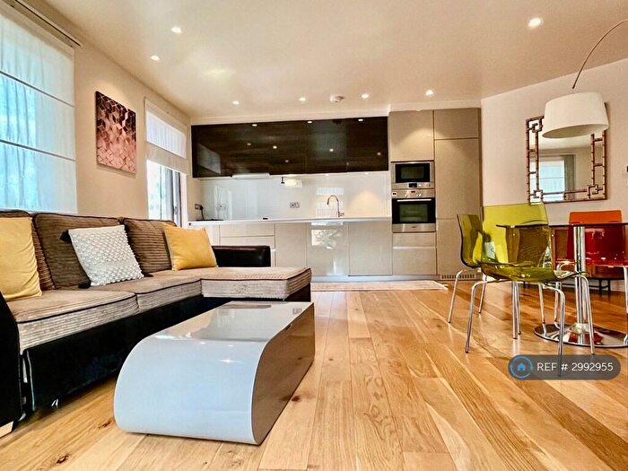 2 Bedroom Flat To Rent In Bywell Place, Newham, London, E16